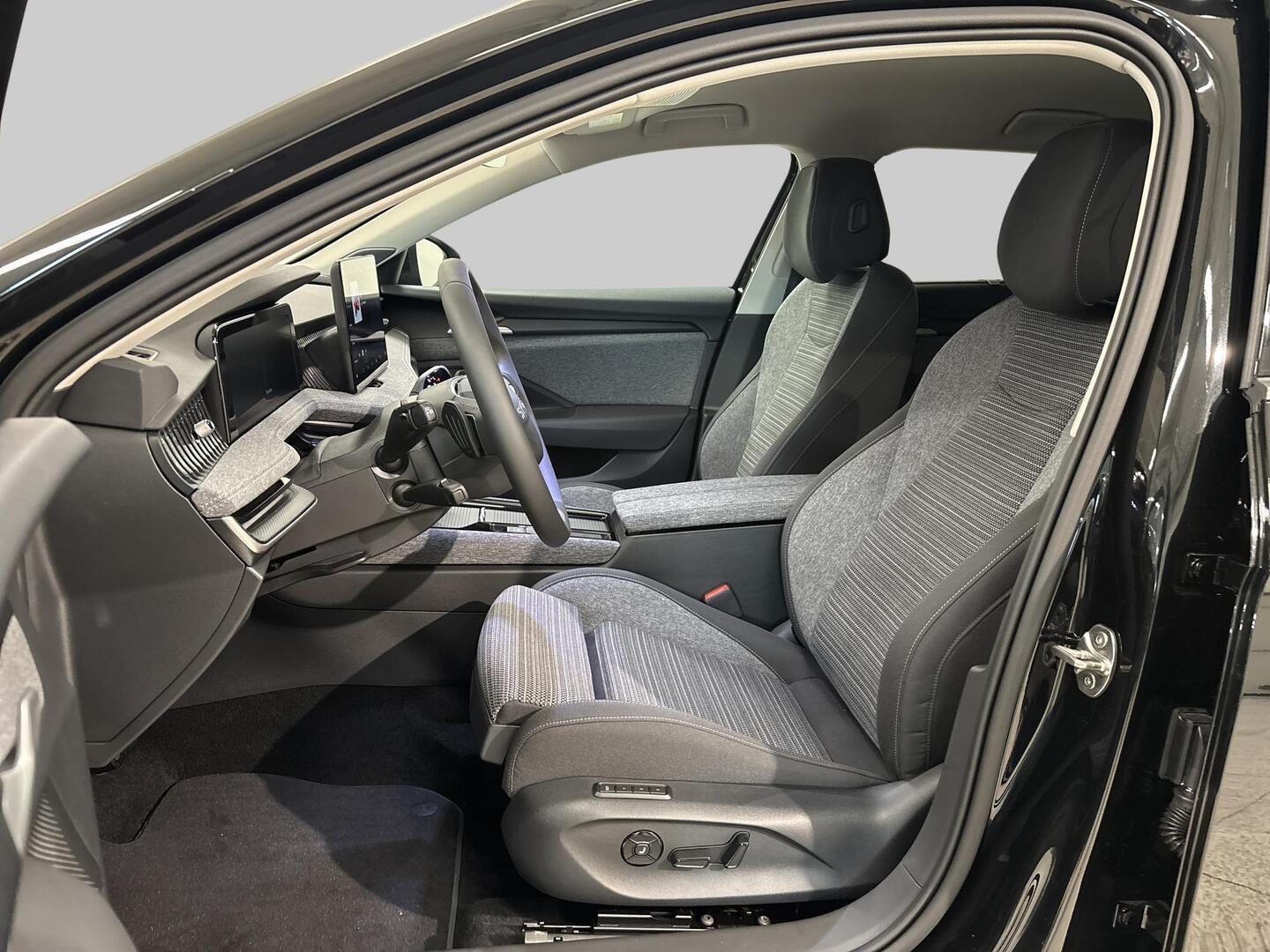 SKODA Superb 2026