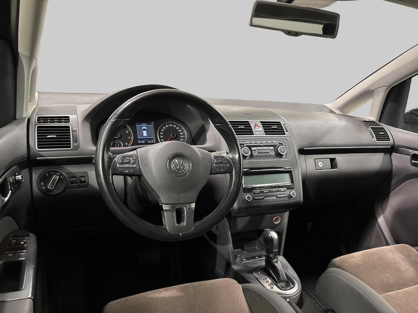 VOLKSWAGEN Touran 2011