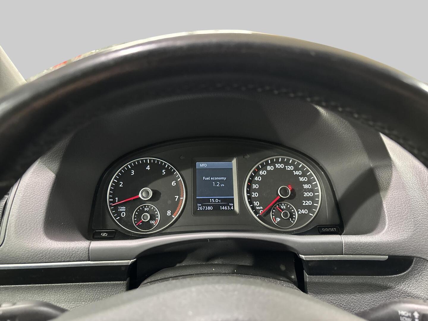 VOLKSWAGEN Touran 2011