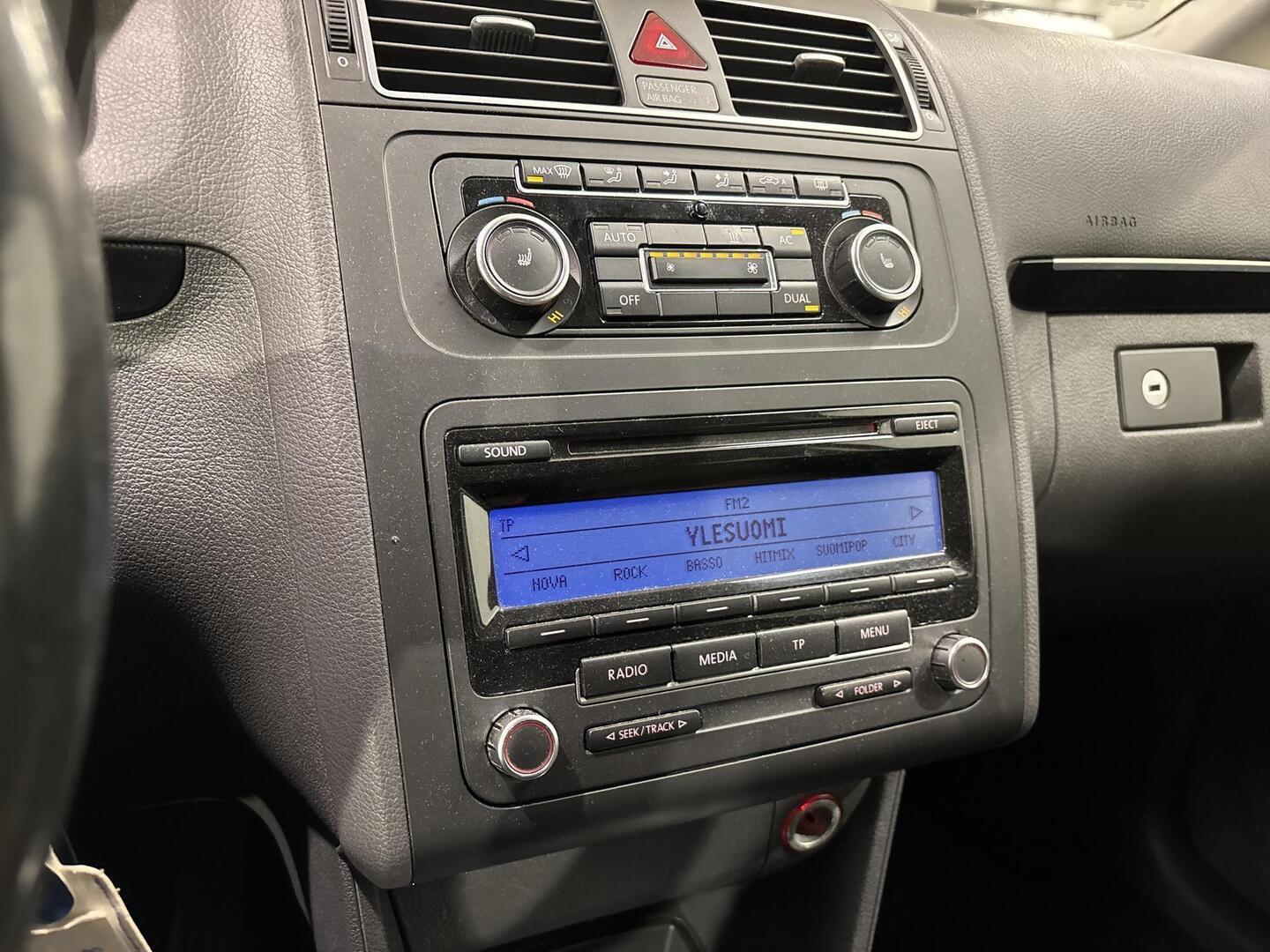 VOLKSWAGEN Touran 2011