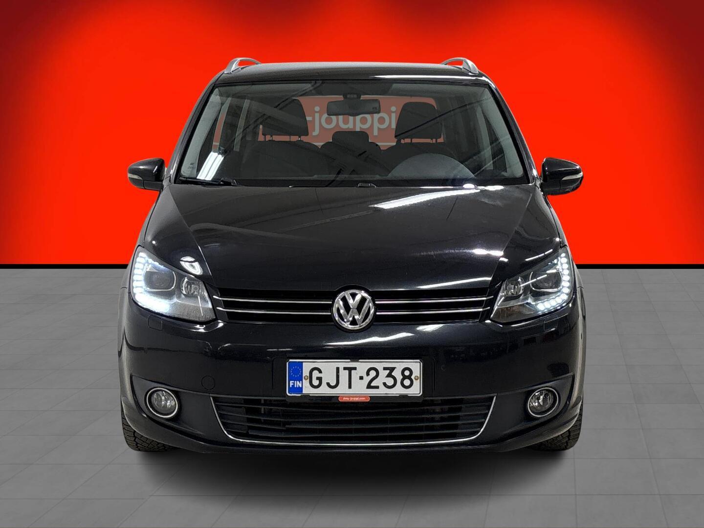 VOLKSWAGEN Touran 2011