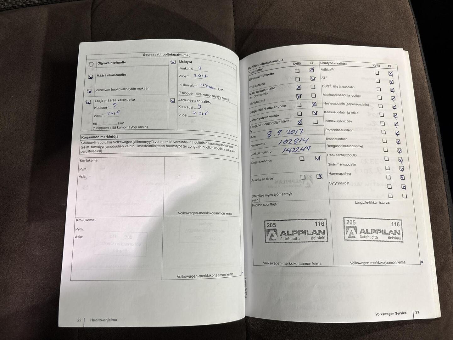 VOLKSWAGEN Touran 2011