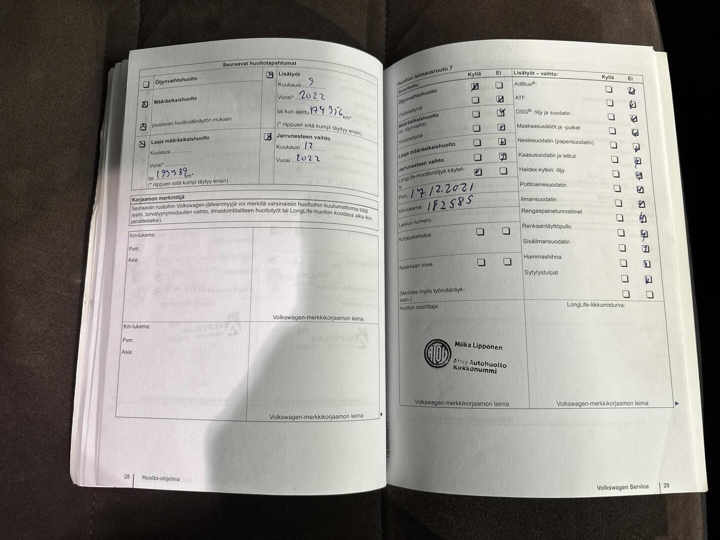 VOLKSWAGEN Touran 2011