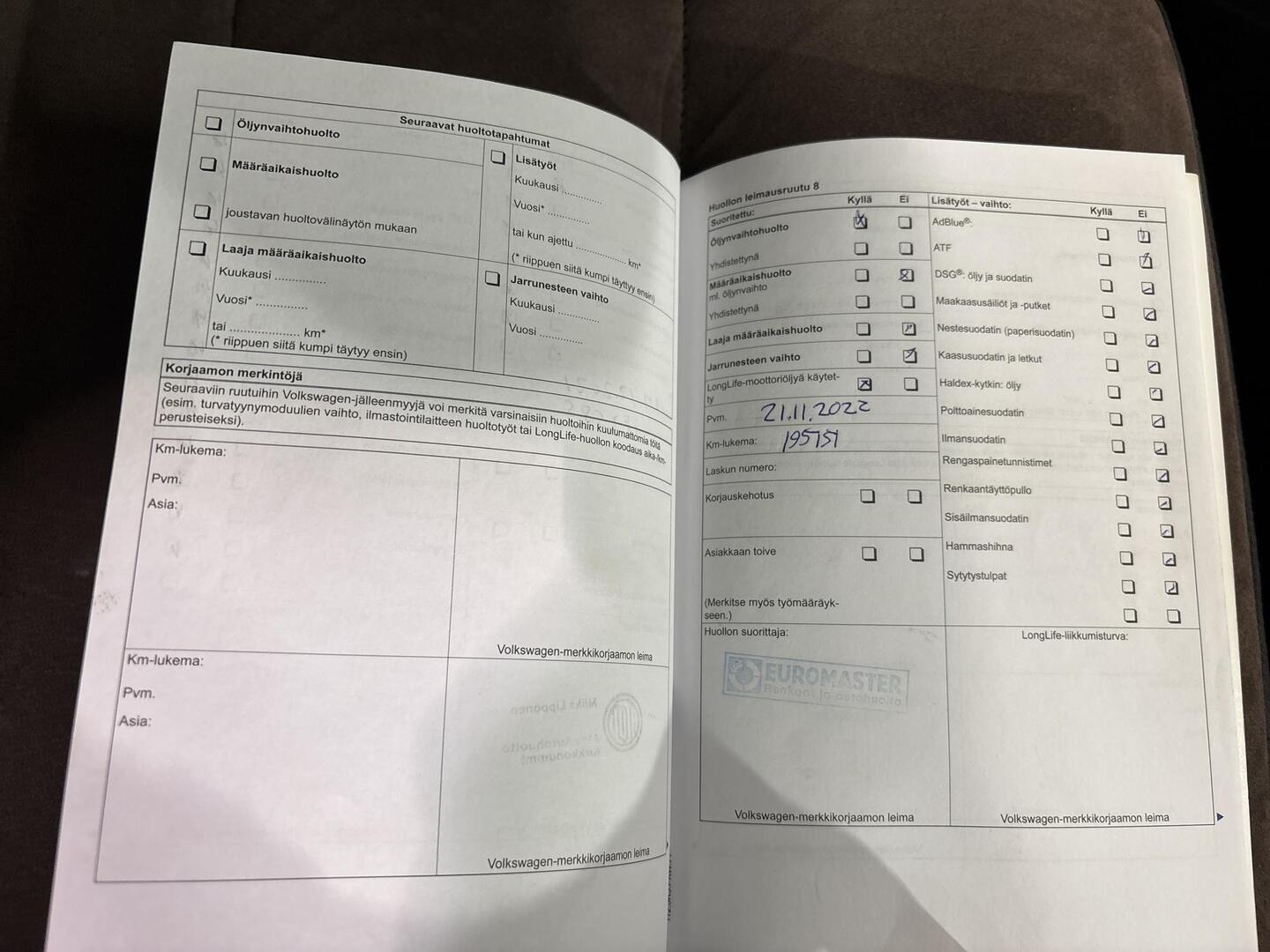 VOLKSWAGEN Touran 2011