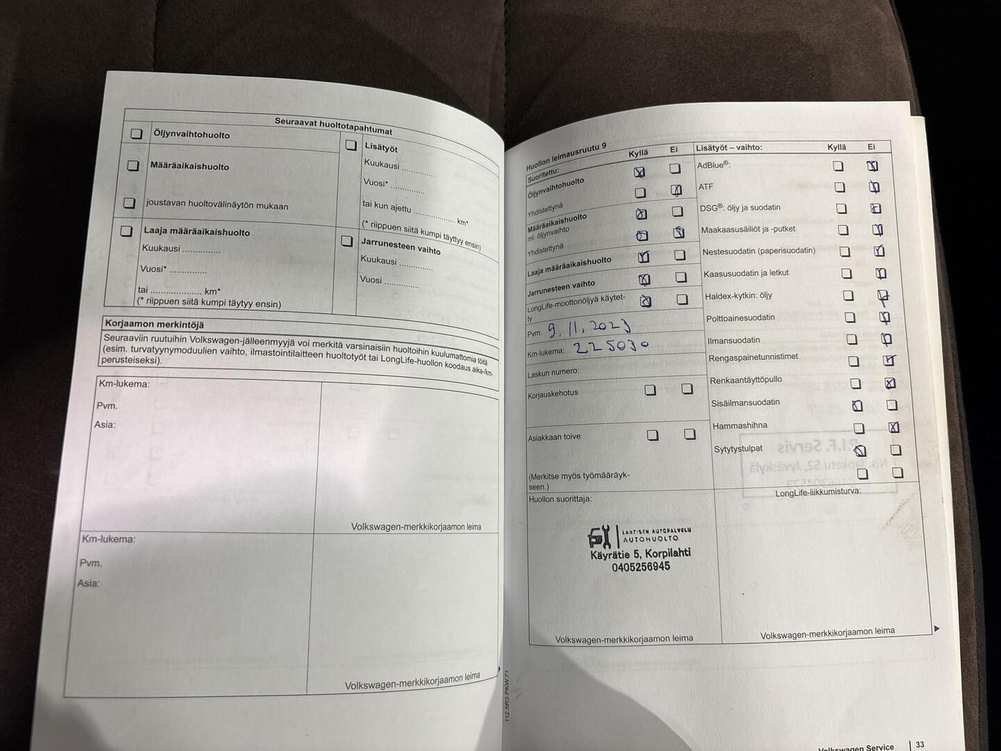 VOLKSWAGEN Touran 2011