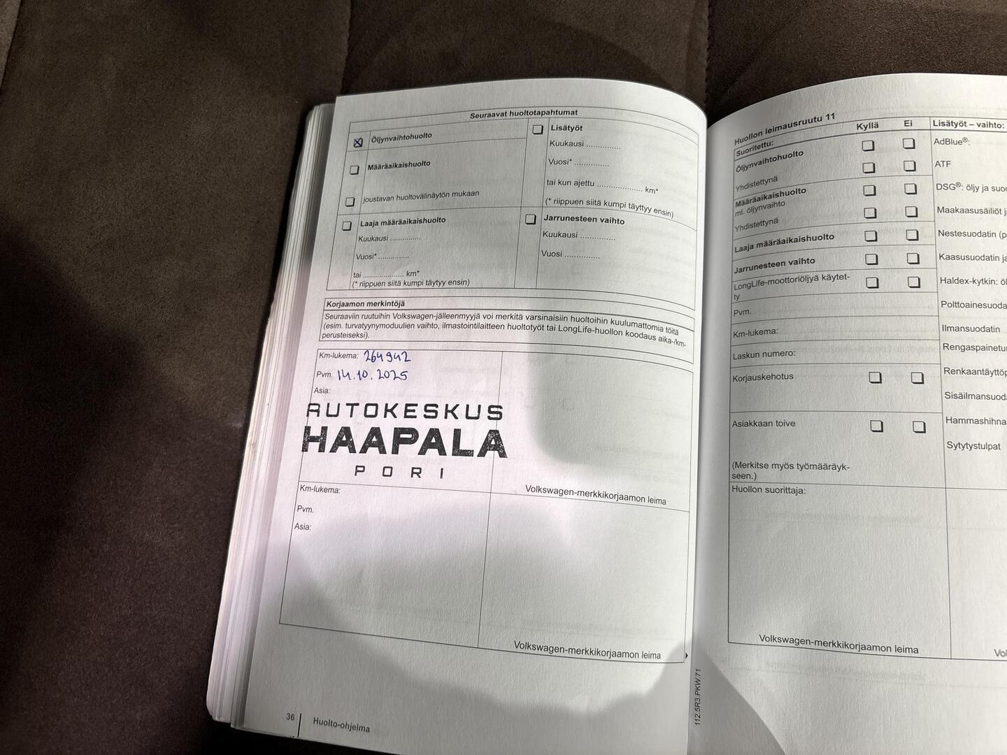 VOLKSWAGEN Touran 2011