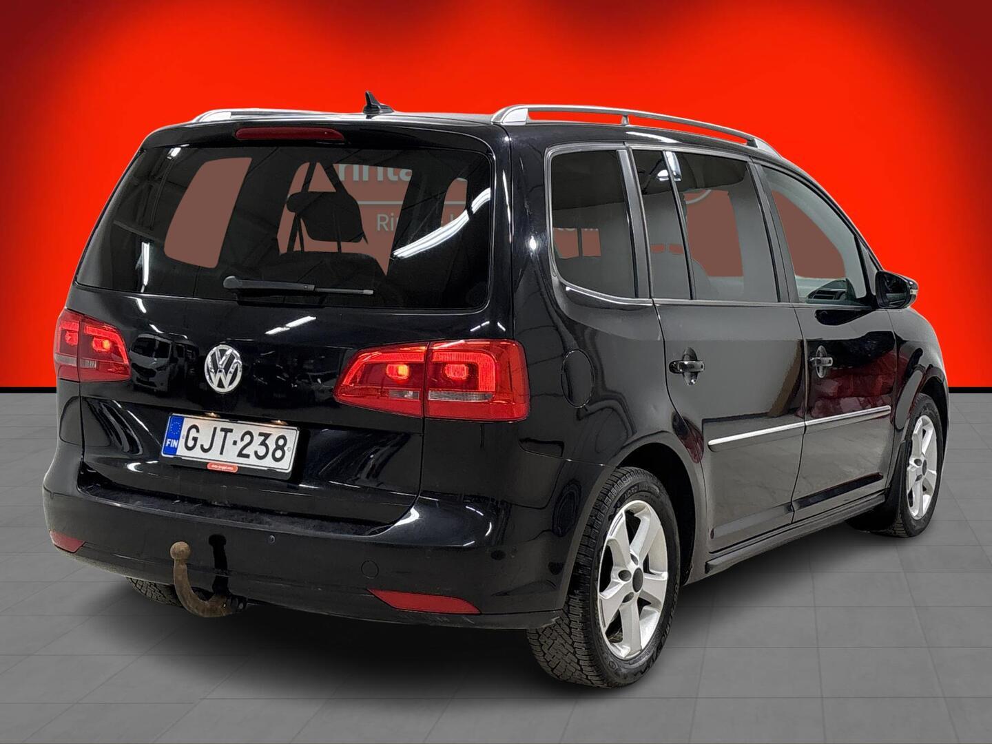 VOLKSWAGEN Touran 2011