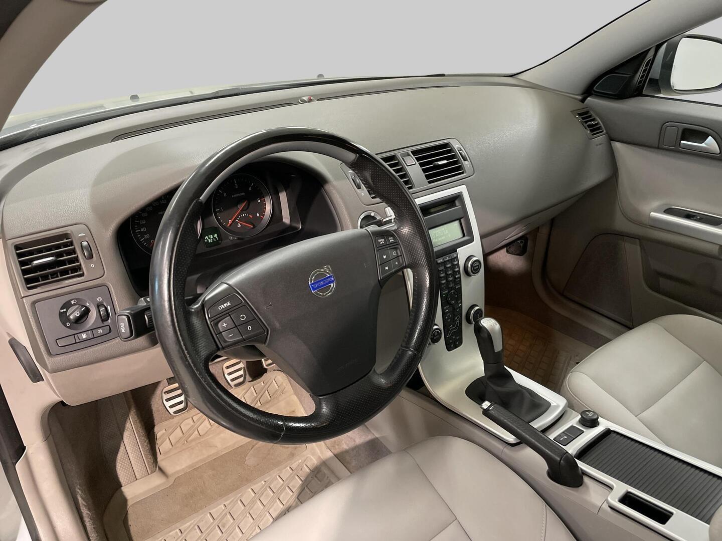 VOLVO V50 2011