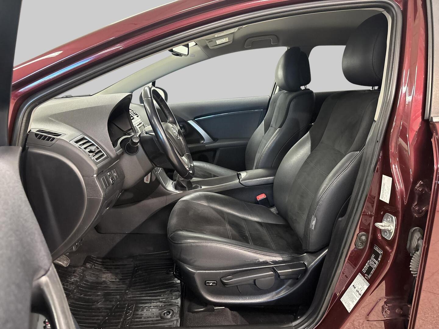 TOYOTA Avensis 2013