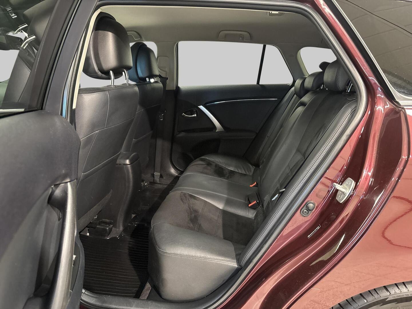 TOYOTA Avensis 2013