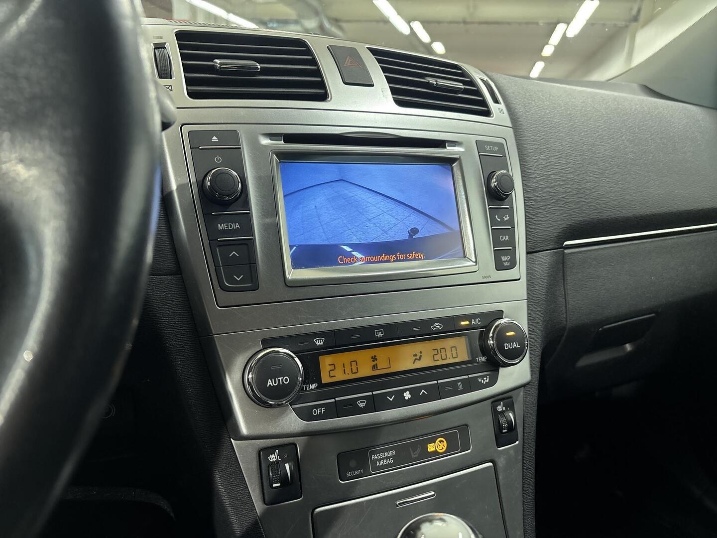 TOYOTA Avensis 2013