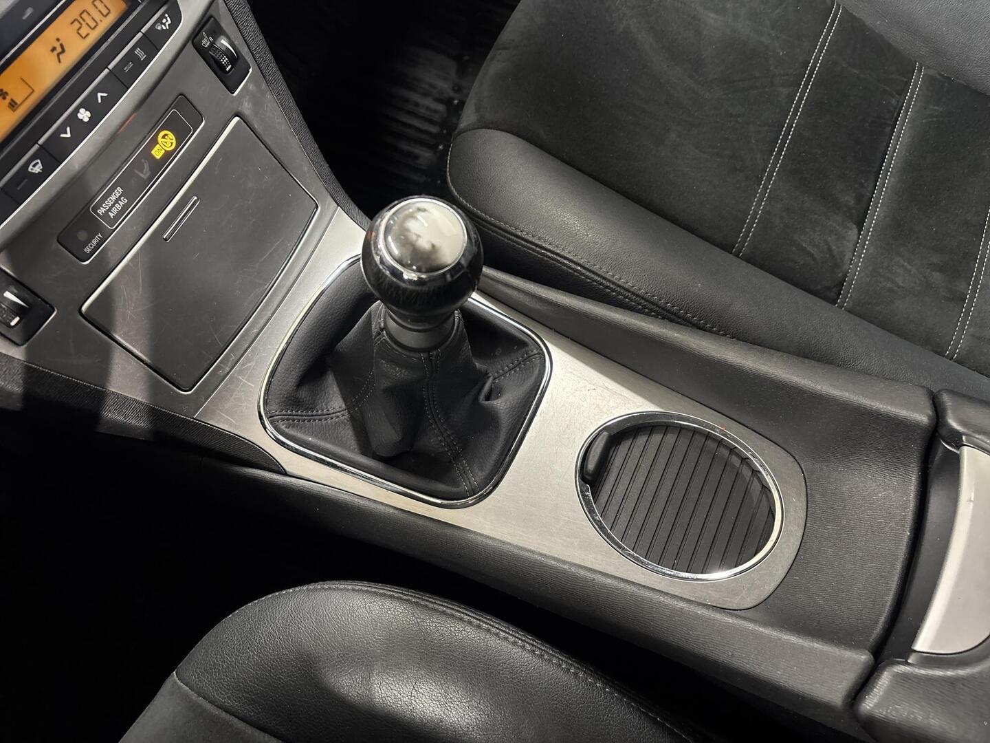 TOYOTA Avensis 2013