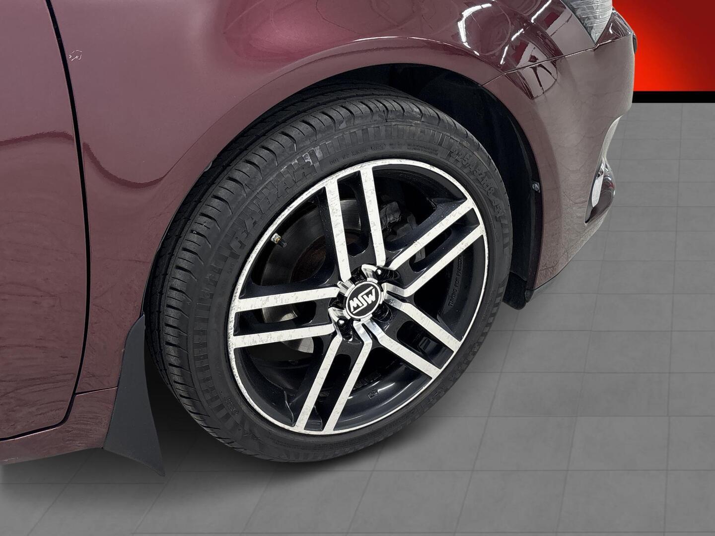 TOYOTA Avensis 2013