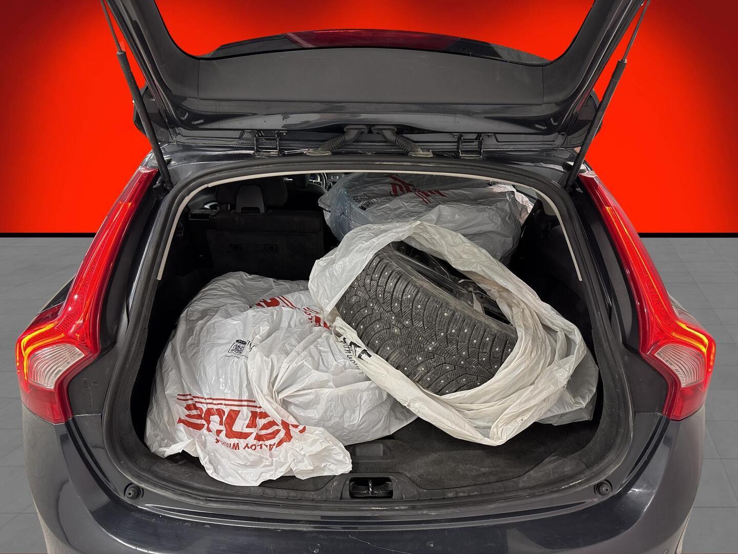 VOLVO V60 2012