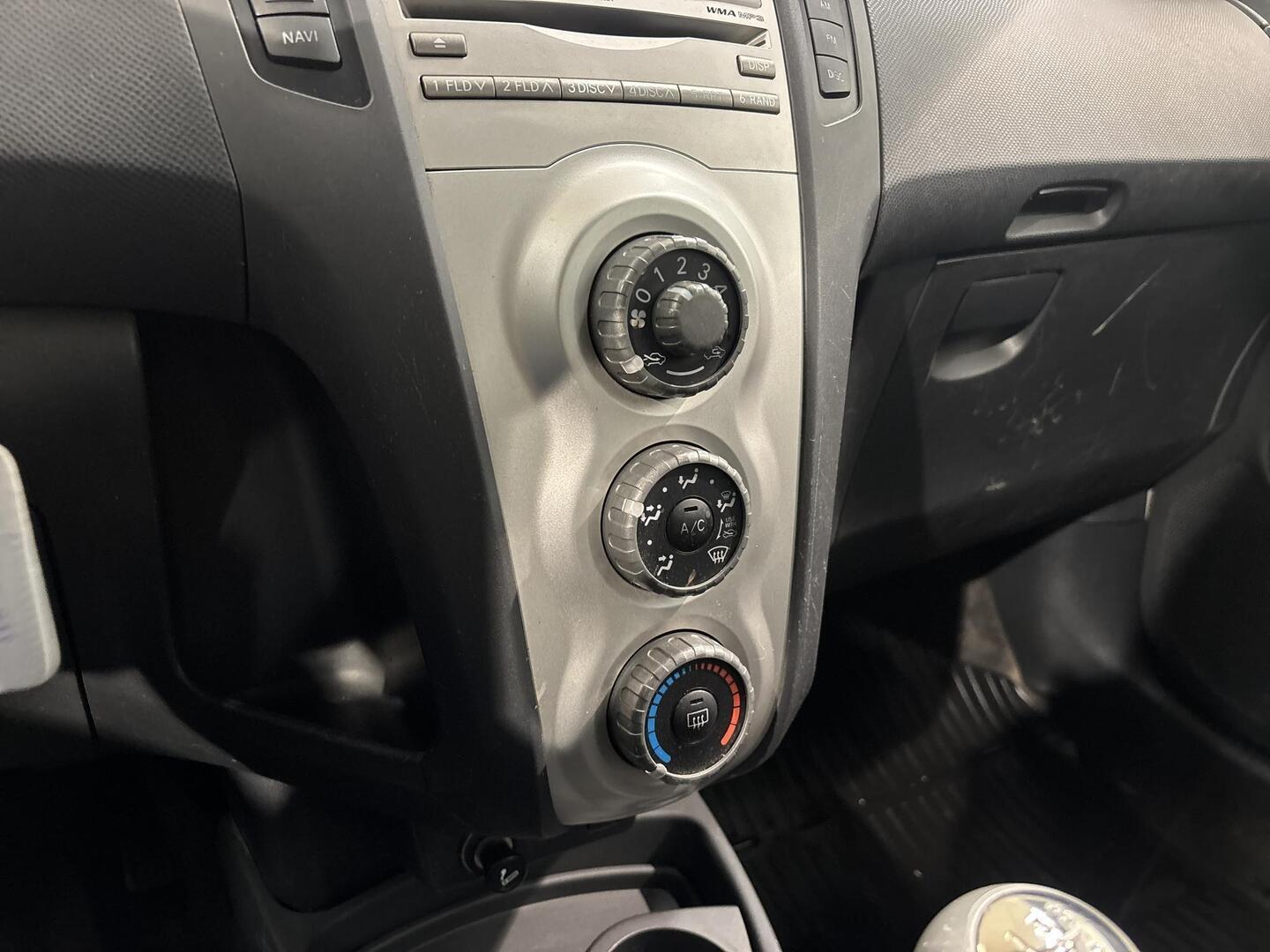 TOYOTA Yaris 2009