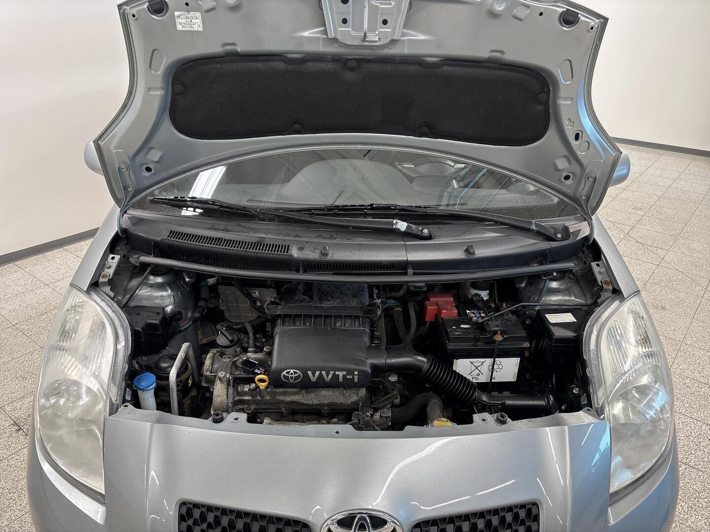 TOYOTA Yaris 2009