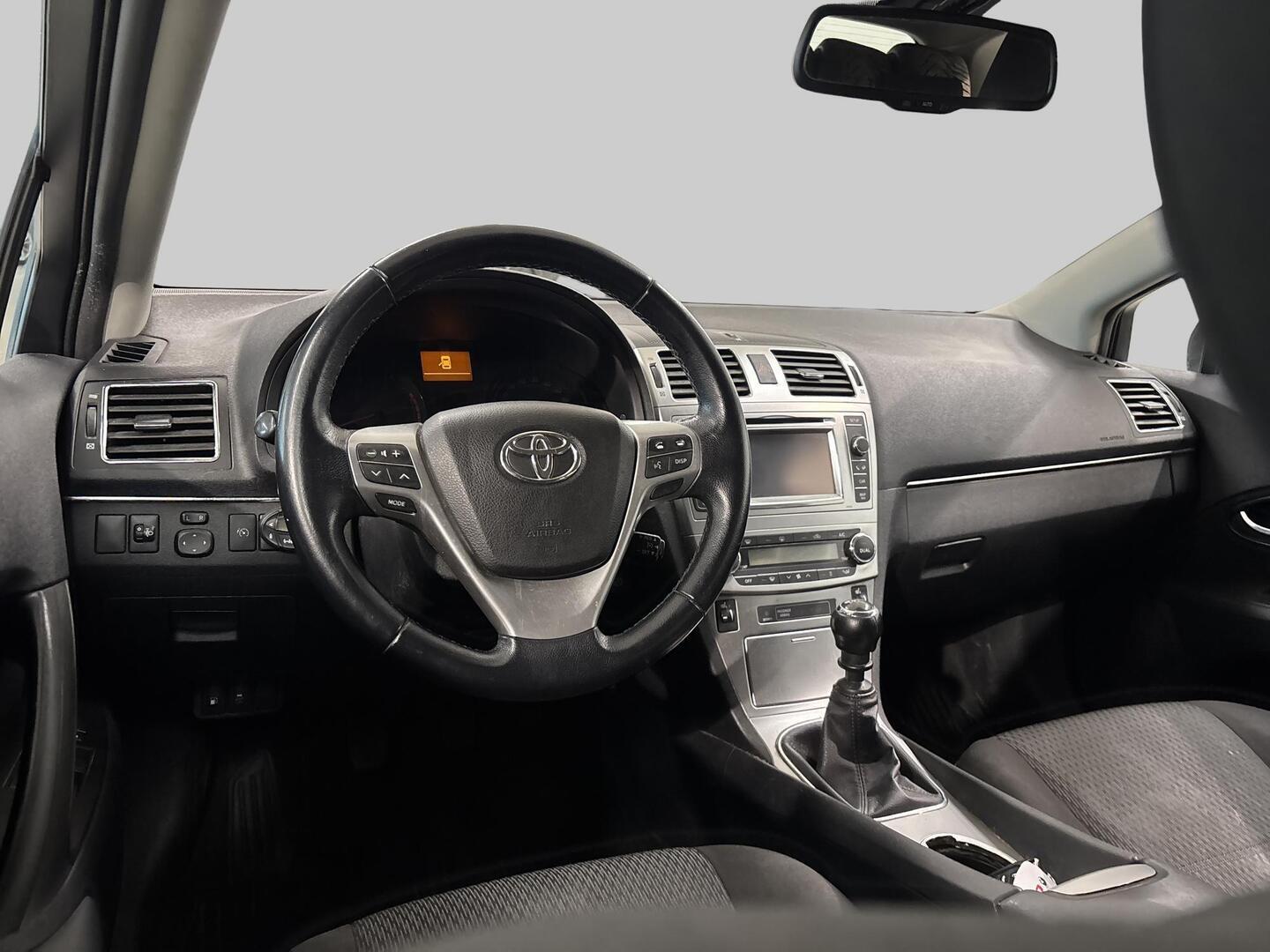 TOYOTA Avensis 2012