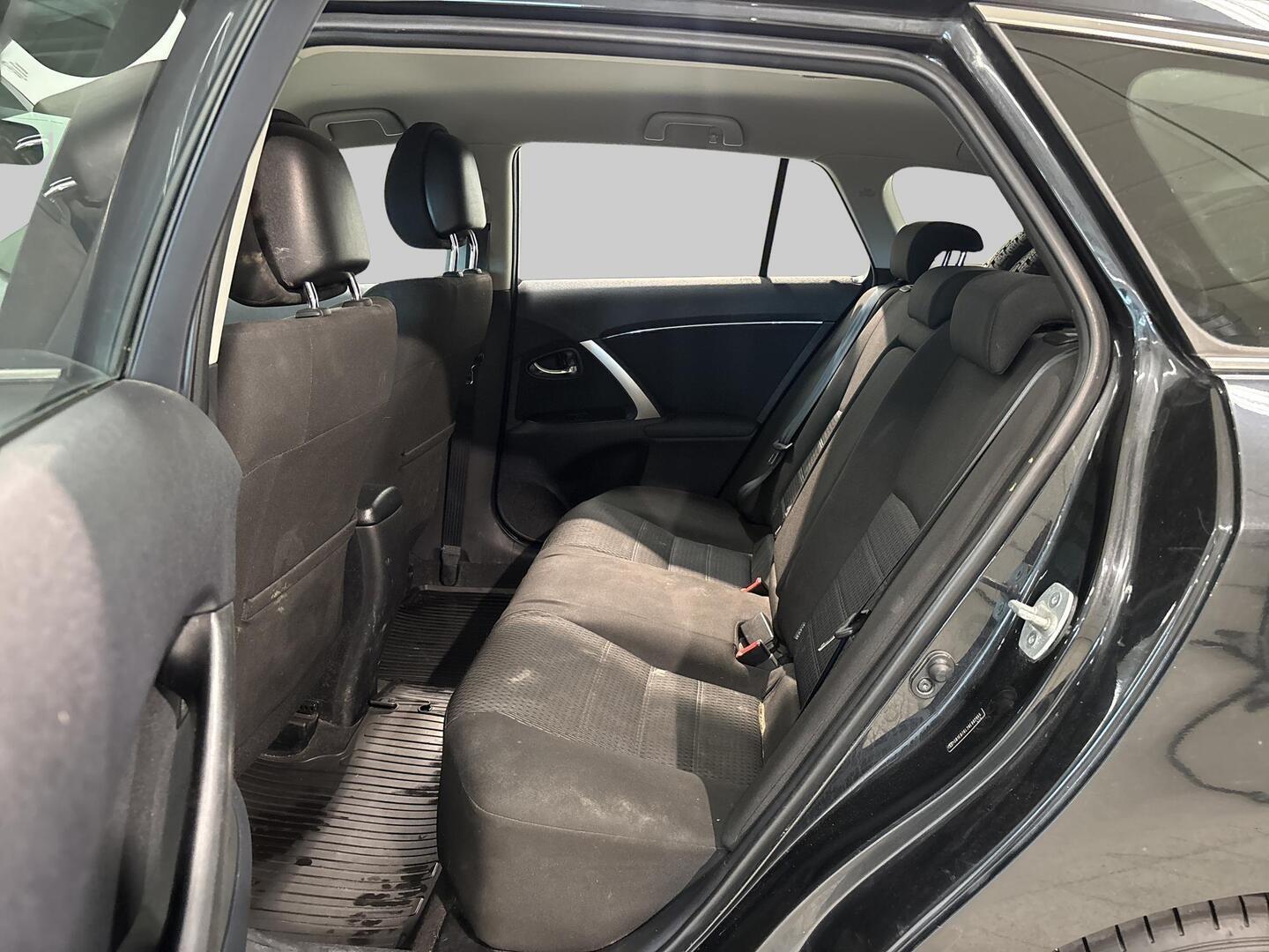 TOYOTA Avensis 2012