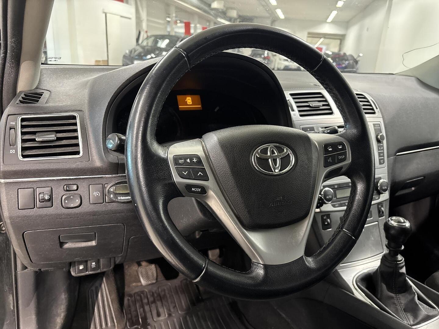 TOYOTA Avensis 2012