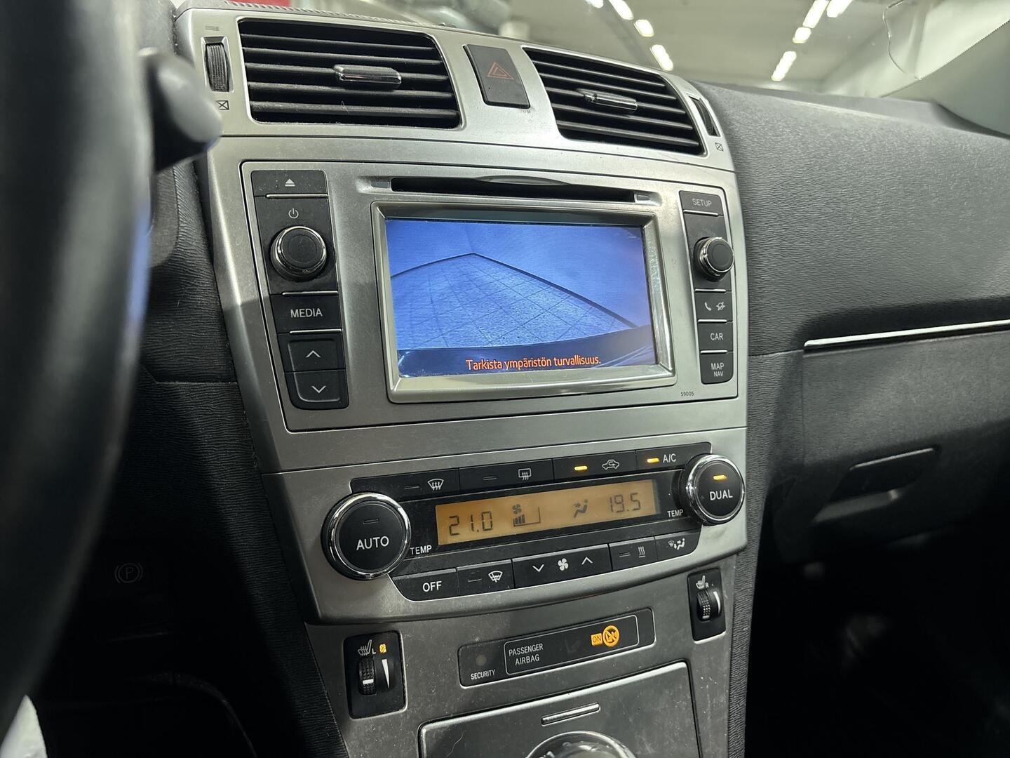 TOYOTA Avensis 2012