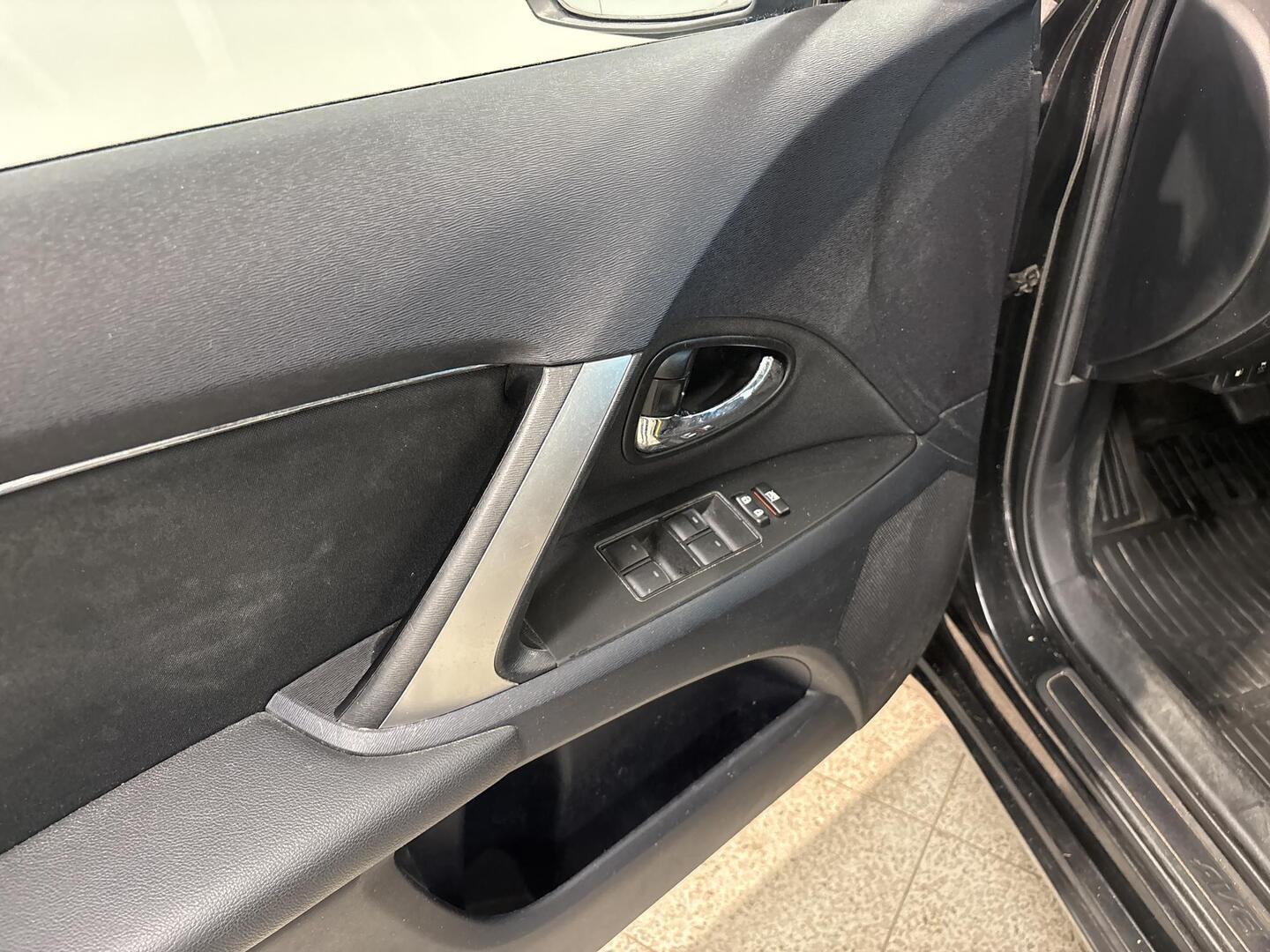 TOYOTA Avensis 2012