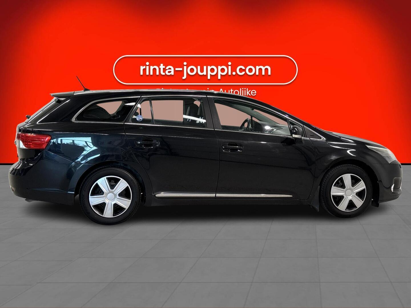 TOYOTA Avensis 2012