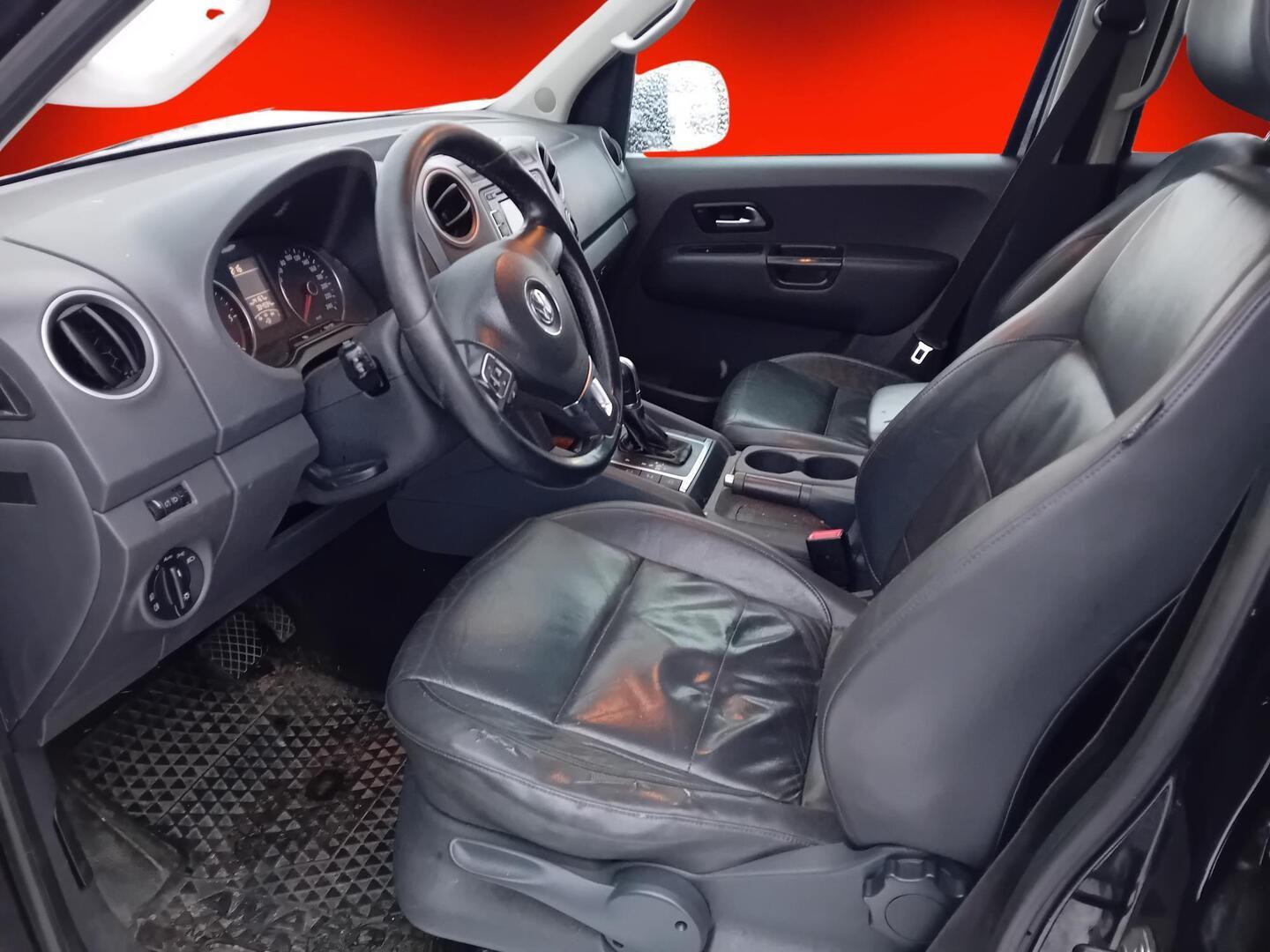 VOLKSWAGEN Amarok 2013