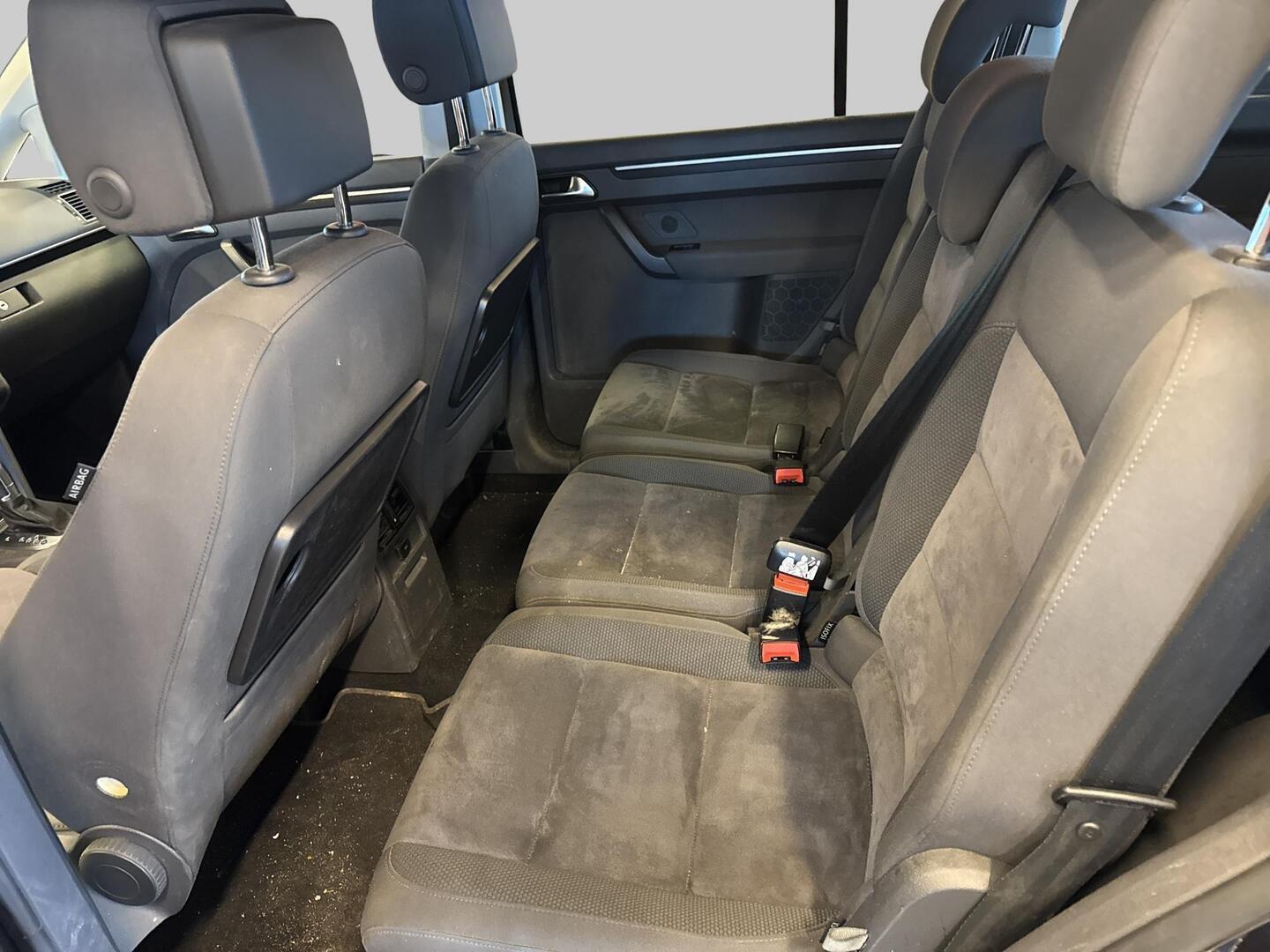 VOLKSWAGEN Touran 2013