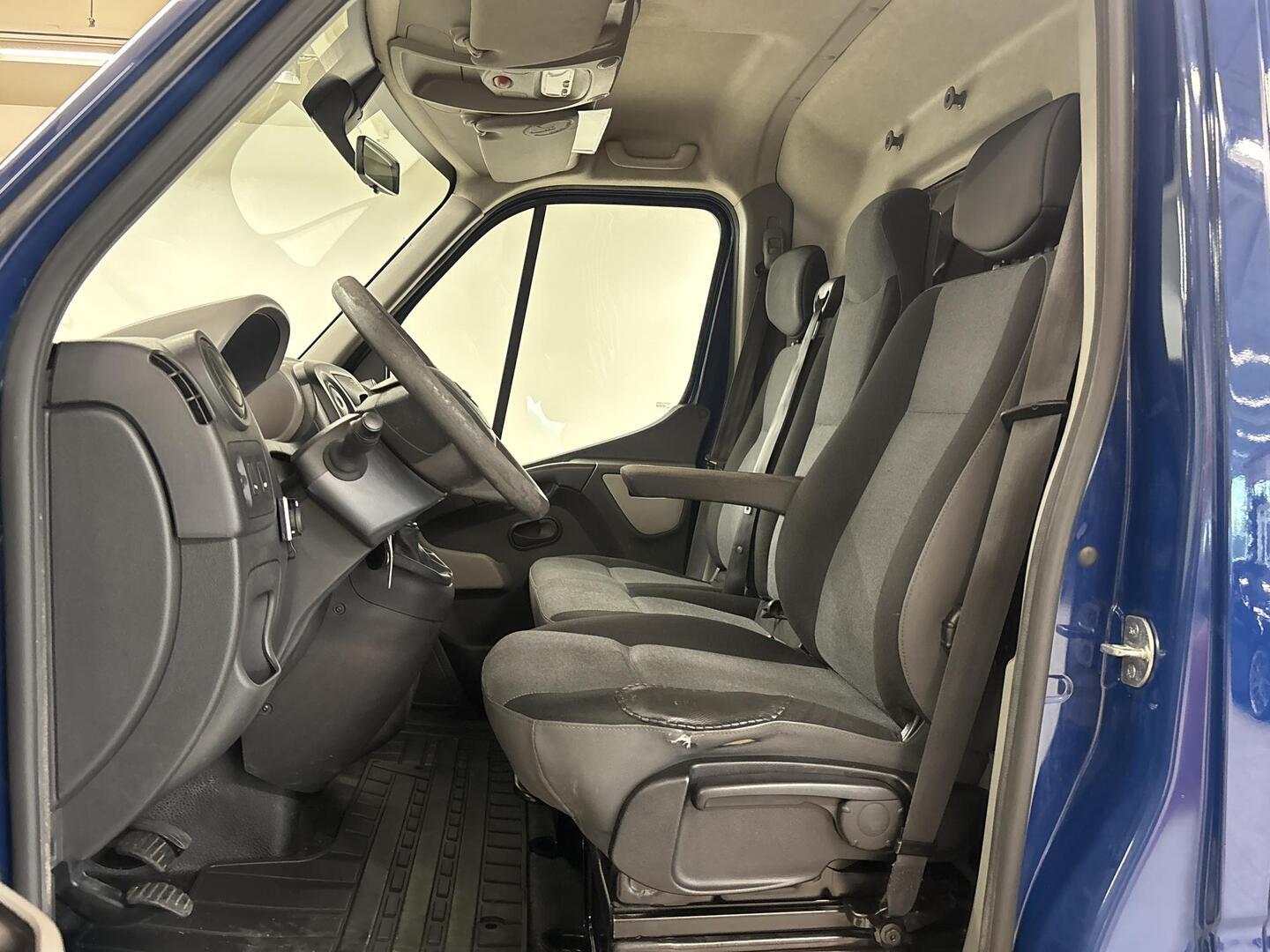 NISSAN NV400 2016