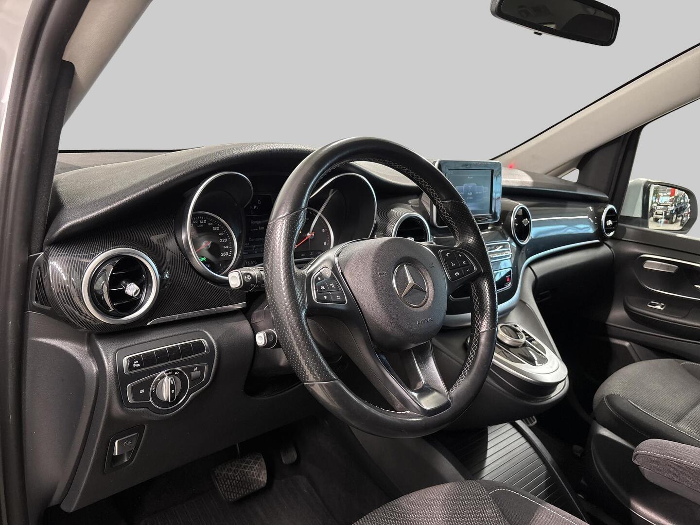 MERCEDES-BENZ V 2015