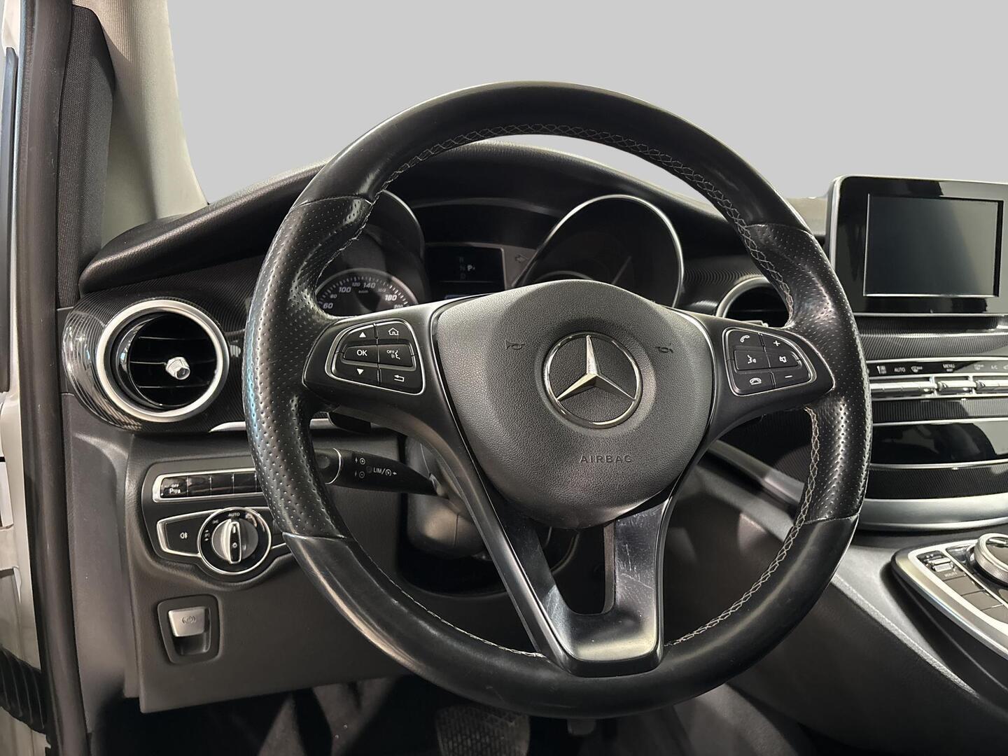 MERCEDES-BENZ V 2015