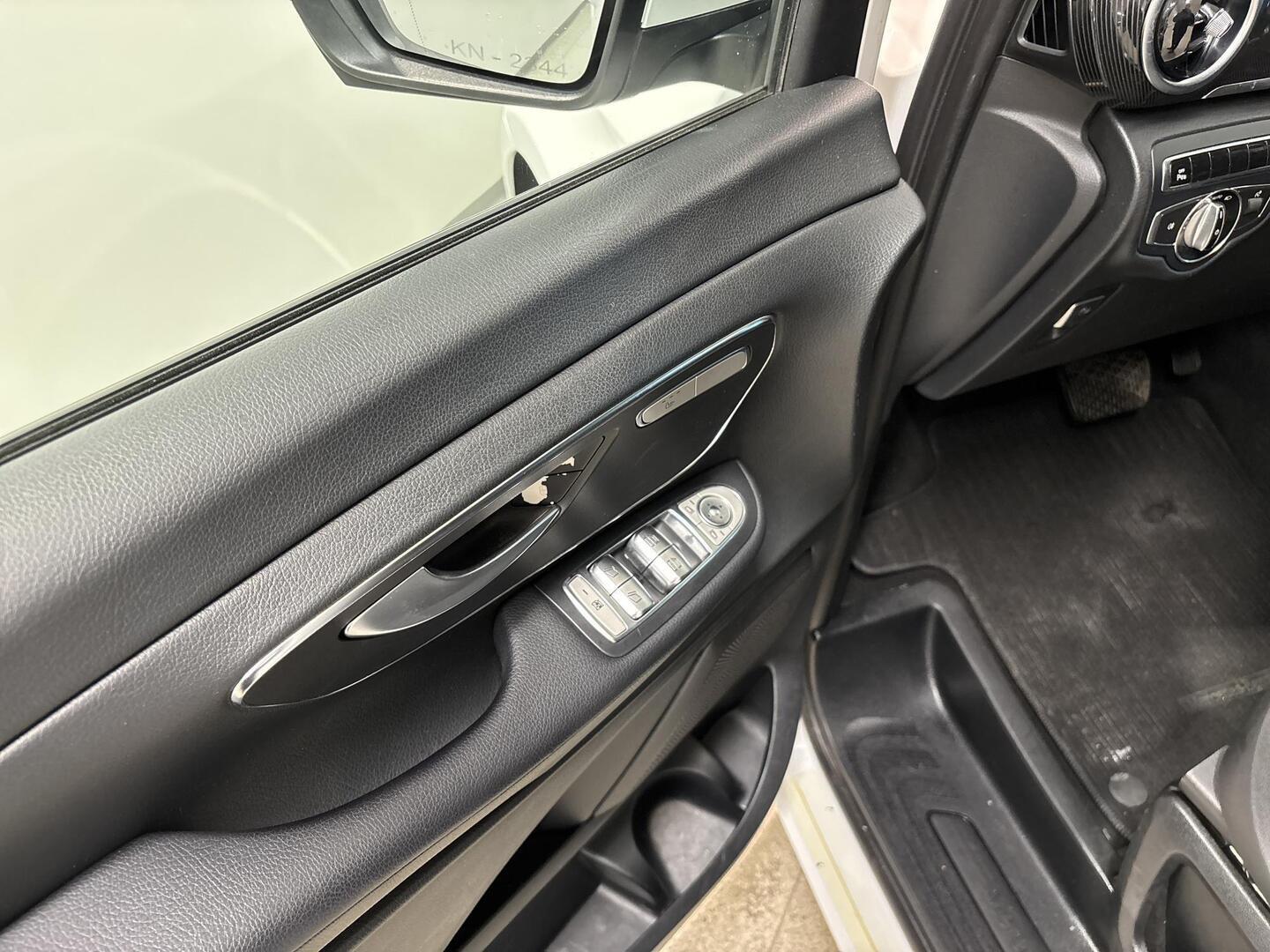 MERCEDES-BENZ V 2015