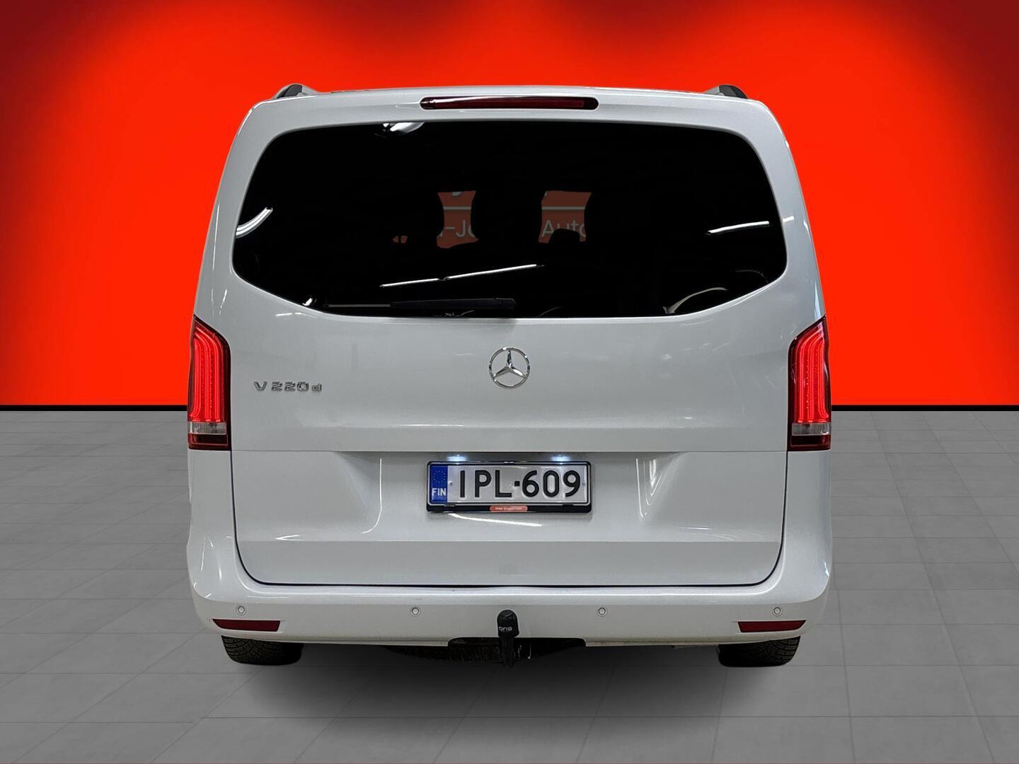 MERCEDES-BENZ V 2015