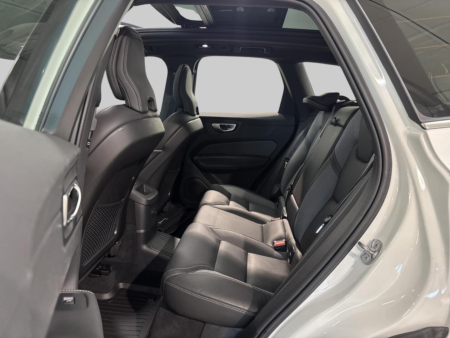 VOLVO XC60 2023