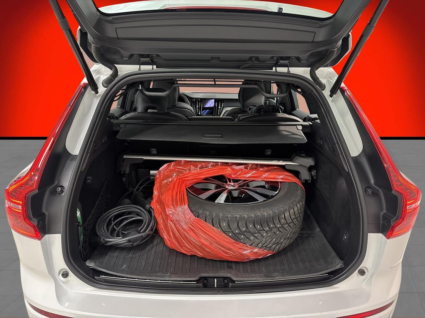 VOLVO XC60 2023