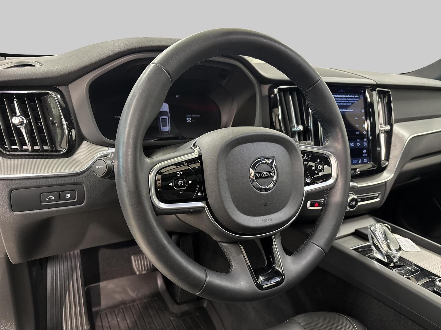 VOLVO XC60 2023