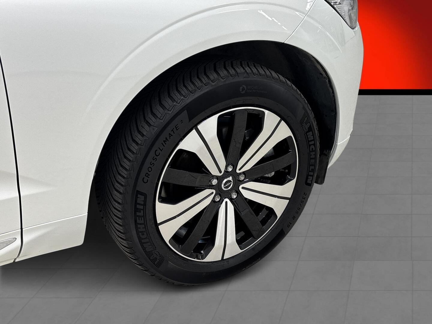 VOLVO XC60 2023