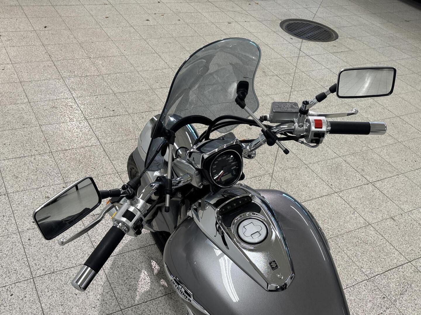 SUZUKI INTRUDER 2006