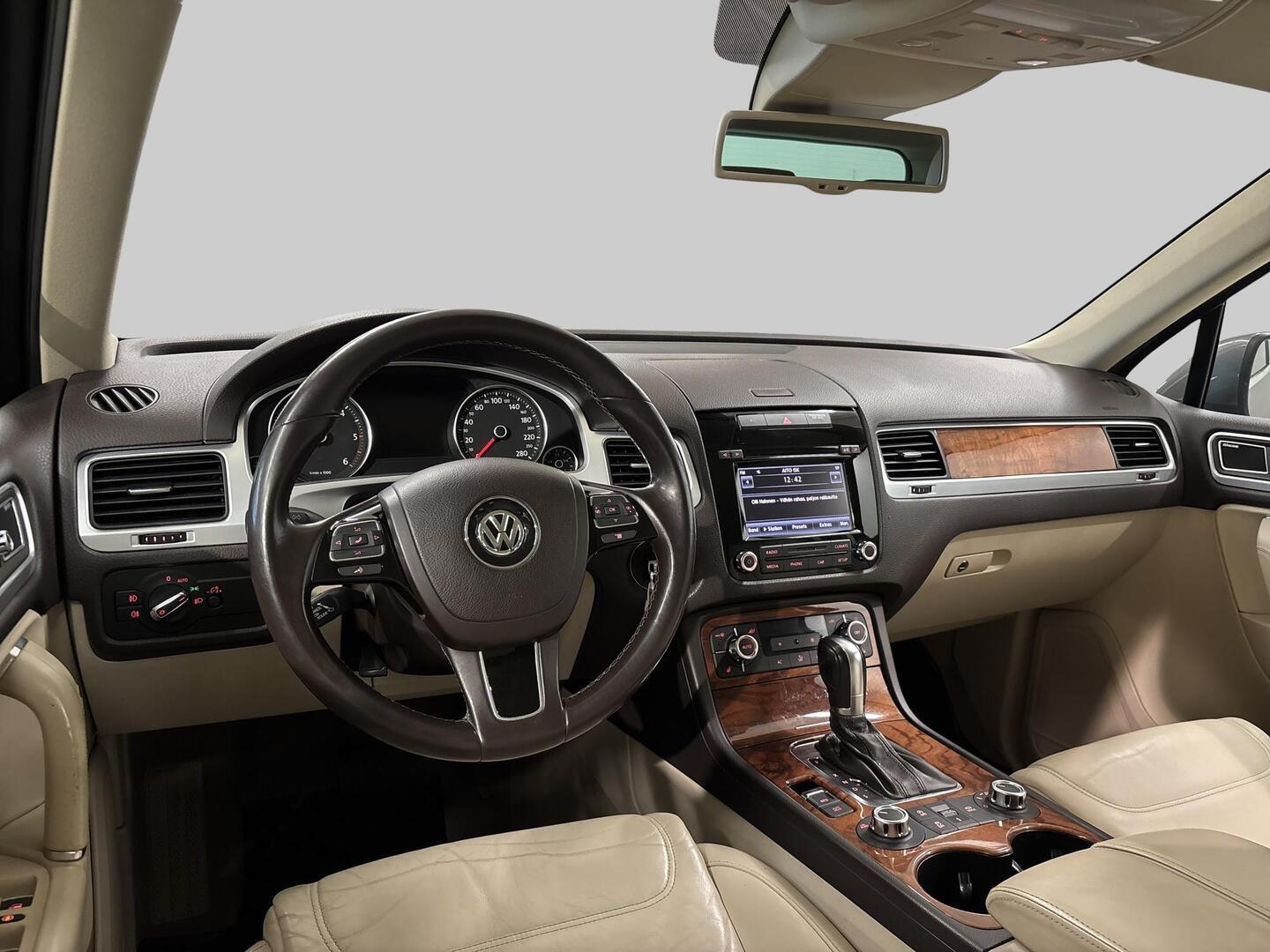 VOLKSWAGEN Touareg 2011