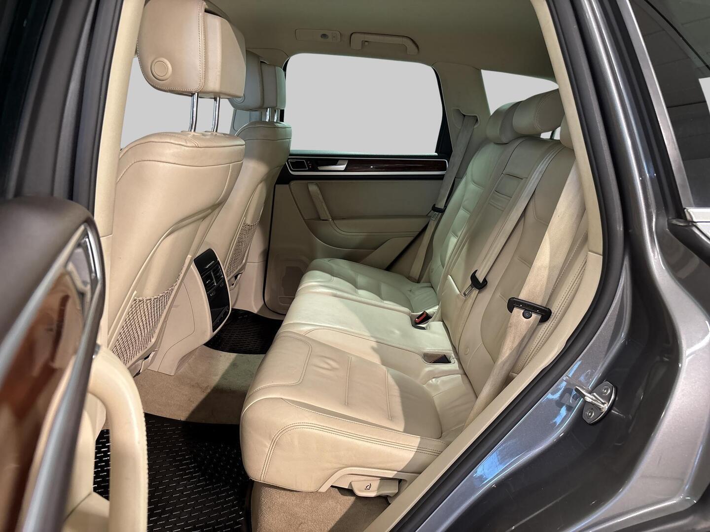 VOLKSWAGEN Touareg 2011