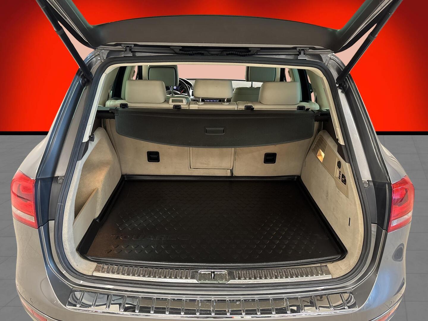VOLKSWAGEN Touareg 2011