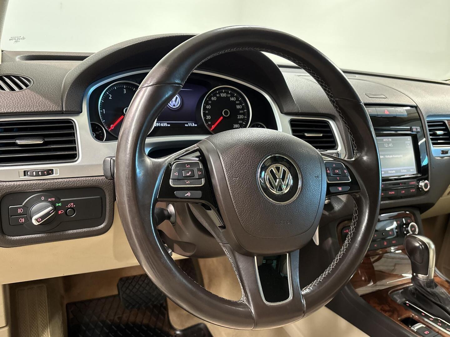 VOLKSWAGEN Touareg 2011
