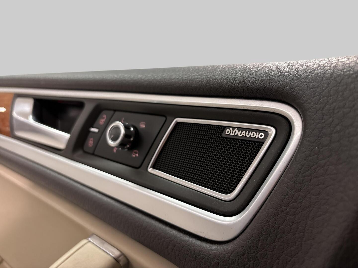 VOLKSWAGEN Touareg 2011
