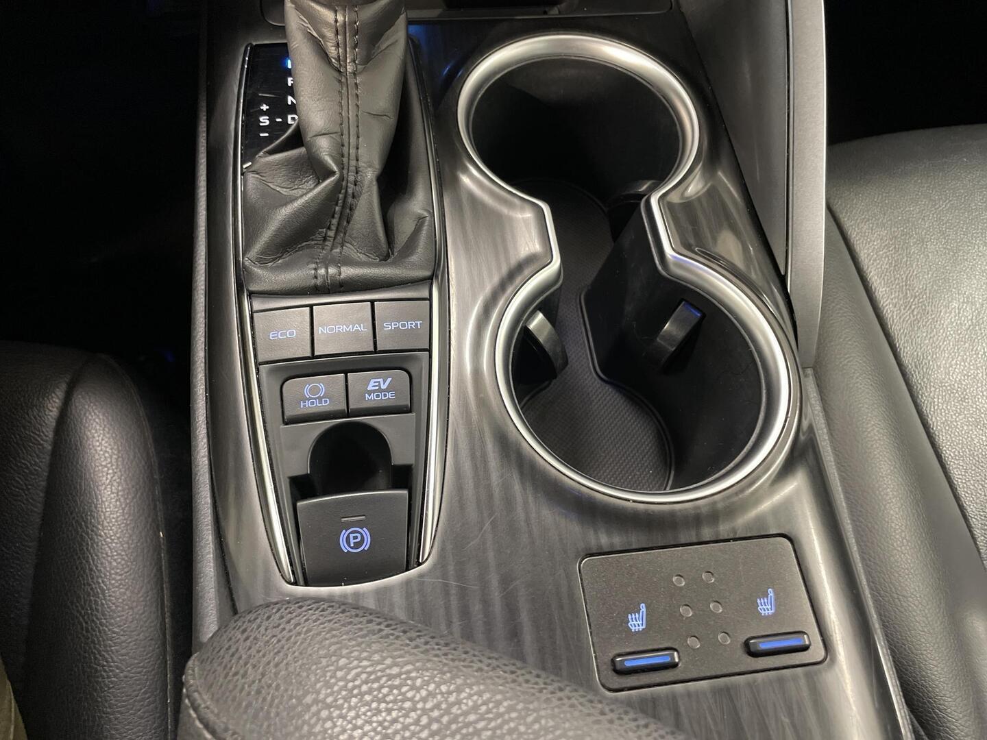 TOYOTA CAMRY 2023