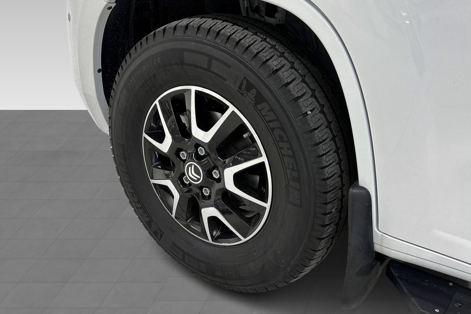 ROADCAR VAN R 600 2024