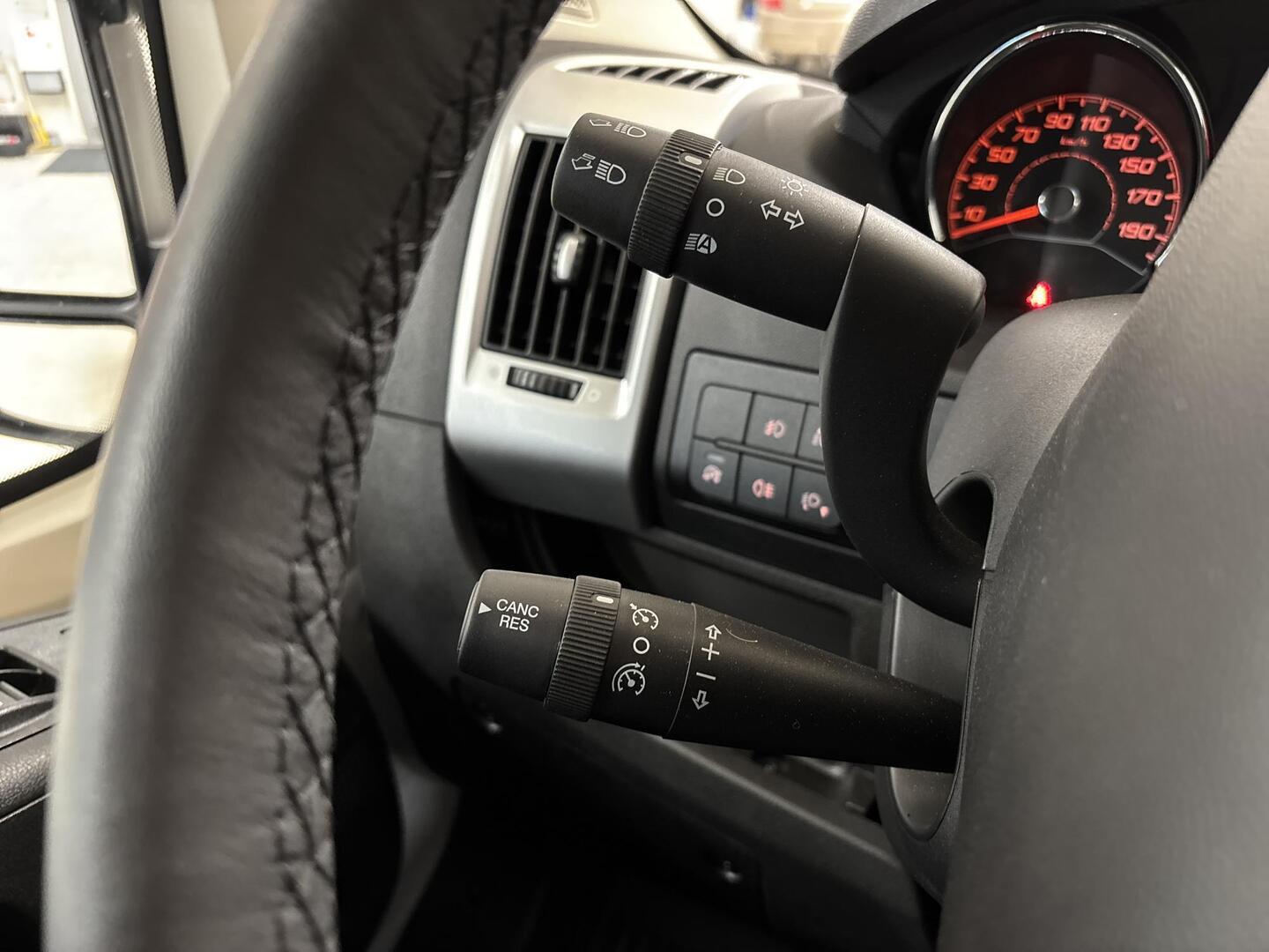 ROADCAR VAN R 600 2024