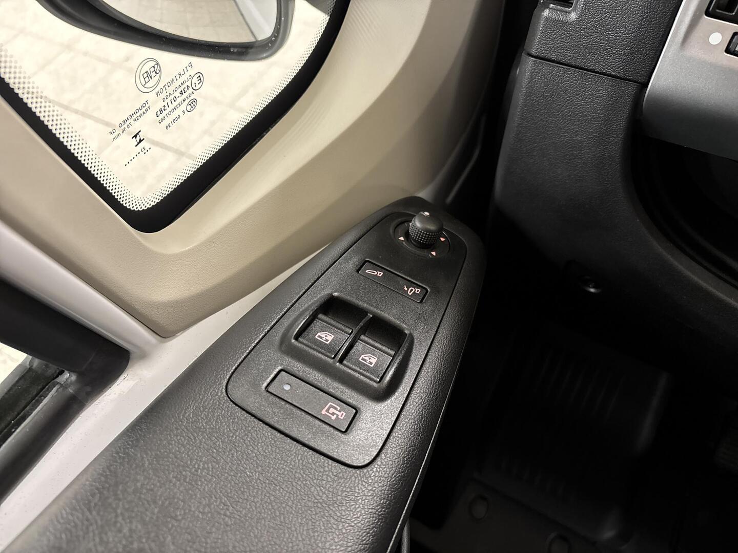 ROADCAR VAN R 600 2024