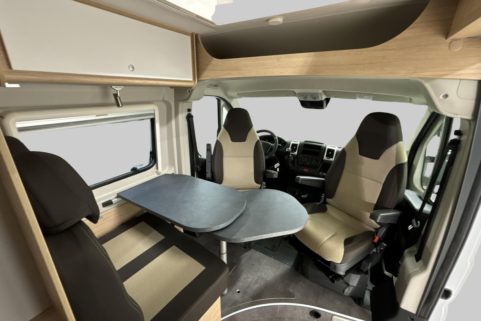 ROADCAR VAN R 600 2024