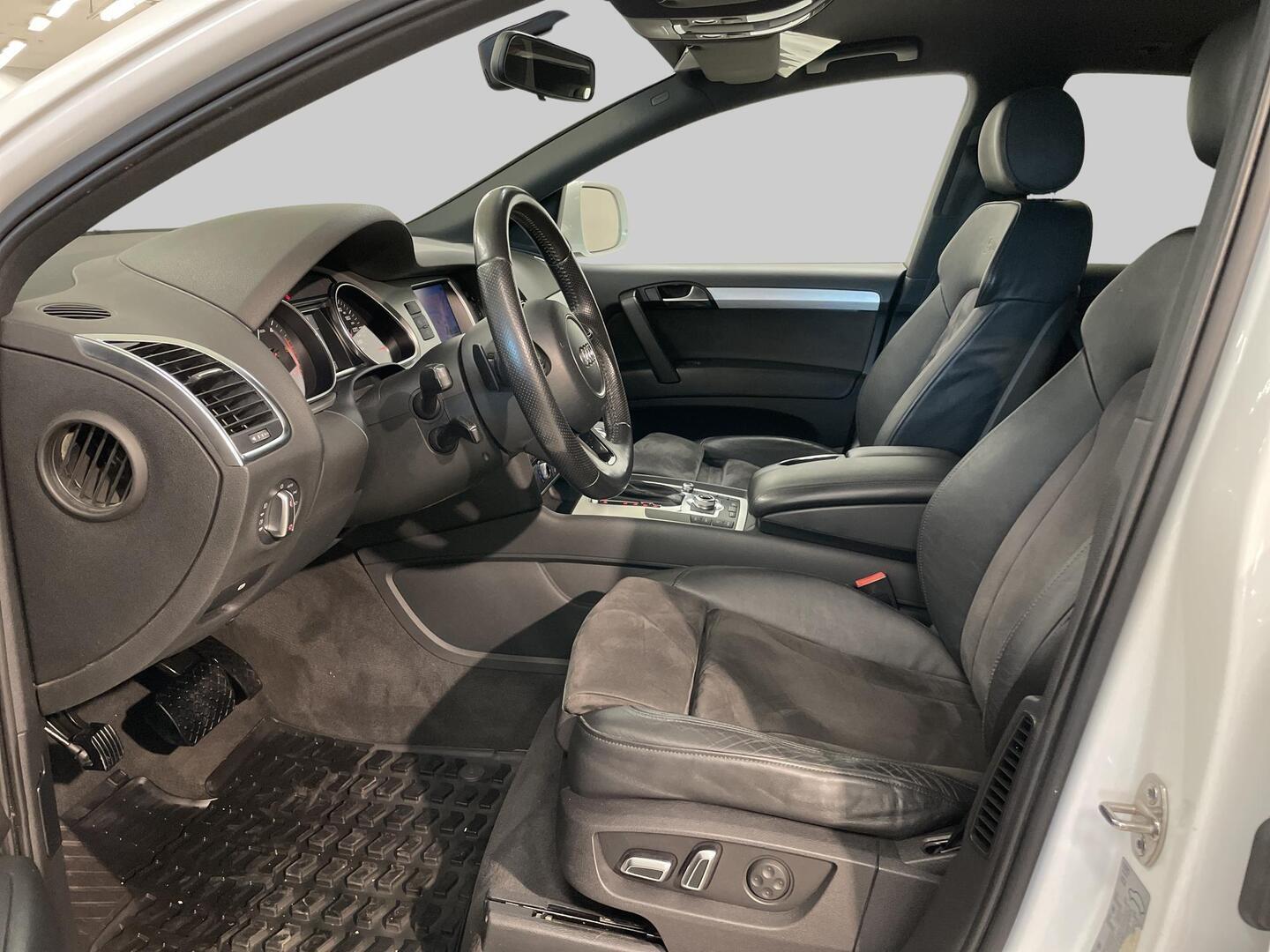 AUDI Q7 2012
