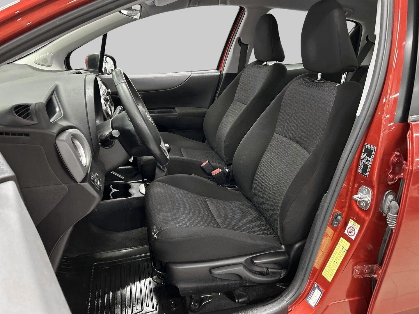TOYOTA Yaris 2013